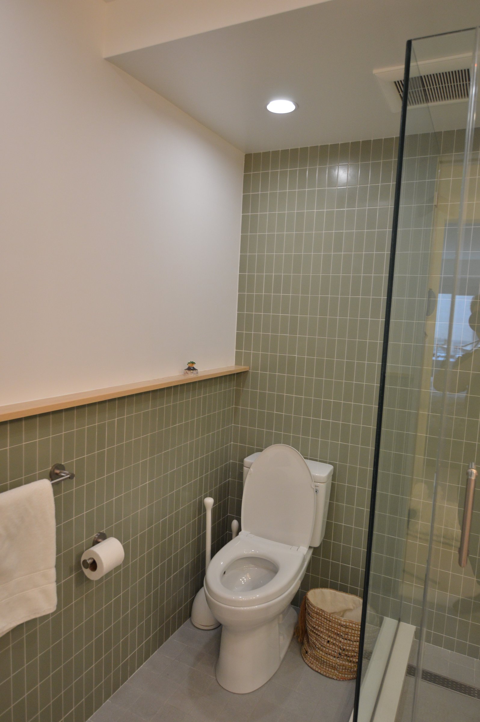 UES-apt-06